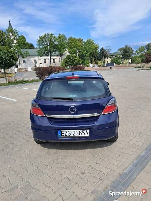 Granatowy Używany 2007 Opel Astra Hatchback | 10 500 zł (Uczciwa cena) - Obraz 1/4
