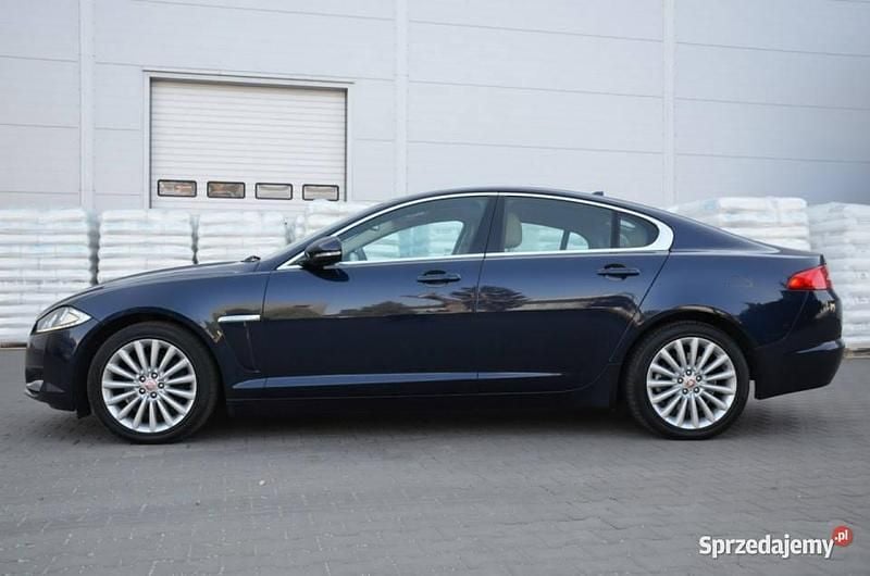 Używany Jaguar XF 190 KM (139 kW) 2015 Granatowy Sedan/Limuzyna