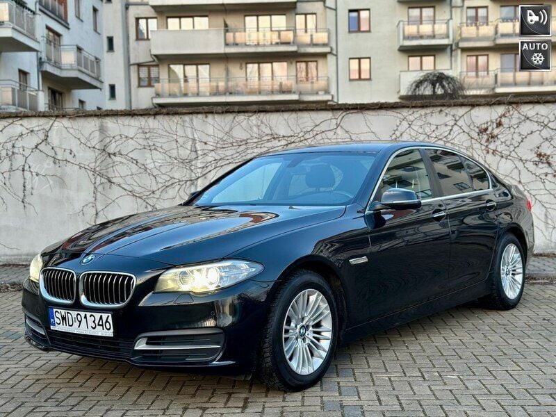 Czarny (metalik) Używany 2015 BMW 520 Sedan/Limuzyna | 54 500 zł - Obraz 1/4