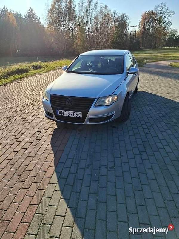 Srebrny Używany 2007 VW Passat Sedan/Limuzyna | 10 500 zł (Dobra cena) - Obraz 1/4