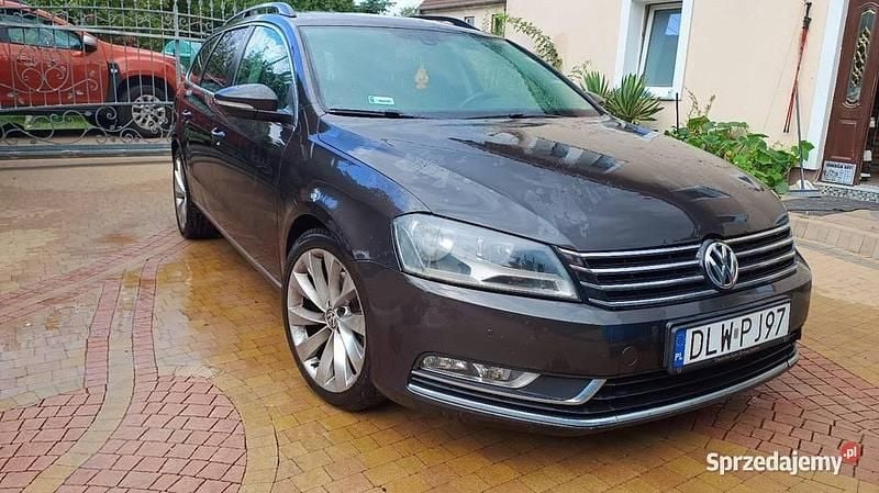 Brązowy Używany 2011 VW Passat Kombi | 10 500 zł (Dobra cena) - Obraz 1/4