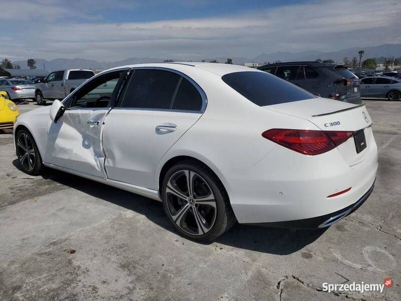 Biały Używany 2023 Mercedes C300 Sedan/Limuzyna | 139 000 zł - Obraz 1/4