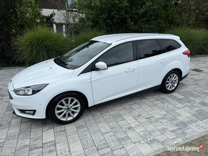 Biały Używany 2015 Ford Focus Kombi | 29 900 zł (Uczciwa cena) - Obraz 1/4