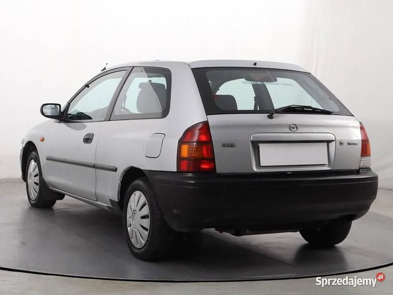 Używany Mazda 323 2000 Srebrny Hatchback