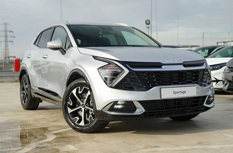 Używany Kia Sportage Silver 210 KM (154 kW) 2024 Szary (metalik) SUV