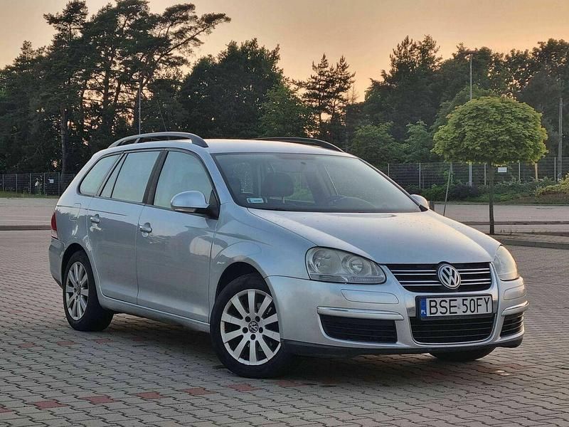 Srebrny Używany 2008 VW Golf V Kombi | 9900 zł (Uczciwa cena) - Obraz 1/4