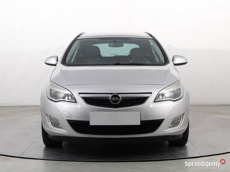 Srebrny Używany 2011 Opel Astra Kombi | 20 999 zł (Uczciwa cena) - Obraz 1/4