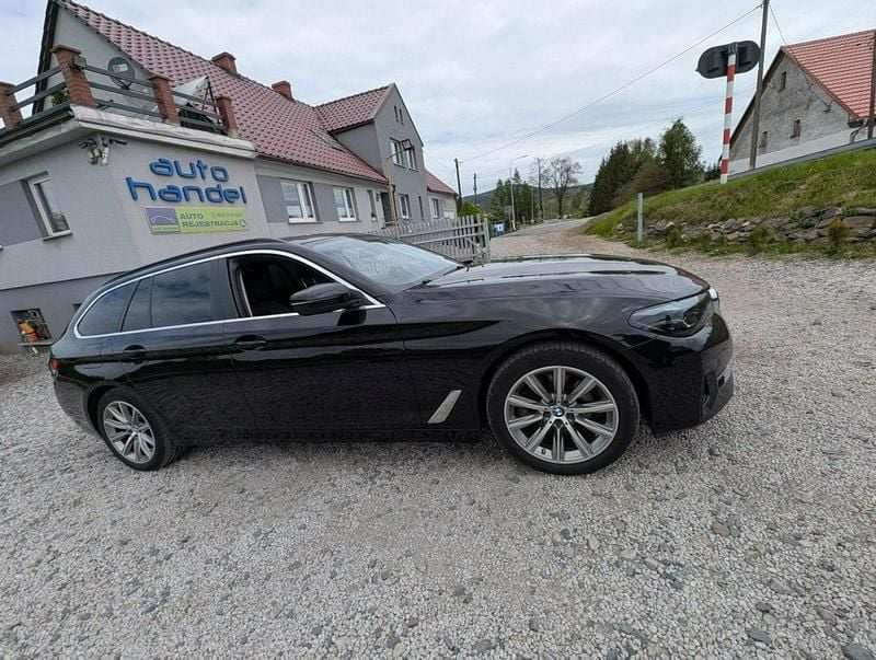 Używany BMW 520 190 KM (139 kW) 2021 Czarny (metalik, perła) Kombi