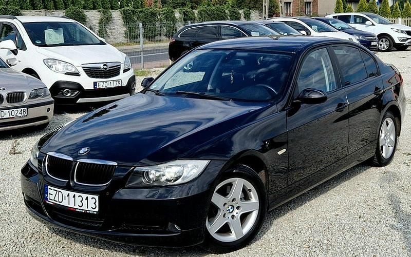 Czarny (metalik) Używany 2006 BMW 130 Hatchback | 19 900 zł - Obraz 1/4