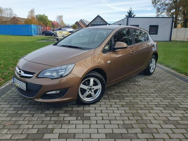 Brązowobeżowy Używany 2014 Opel Astra Hatchback | 24 500 zł (Dobra cena) - Obraz 1/4
