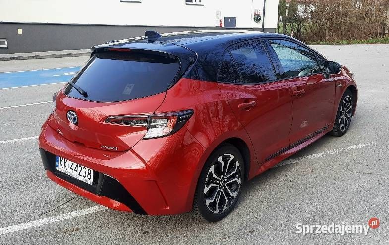 Używany Toyota Corolla 152 KM (111 kW) 2019 Bordowy Hatchback