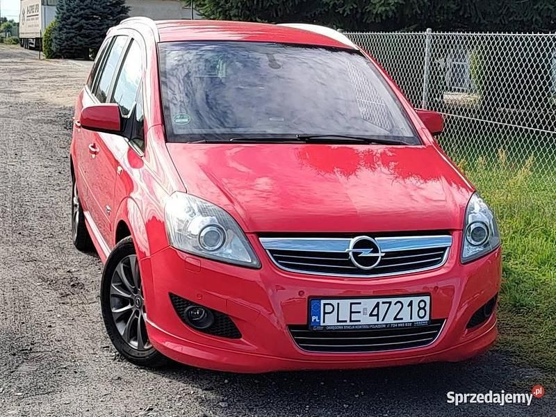 Używany Opel Zafira OPC 140 KM (102 kW) 2011 Czerwony Minivan
