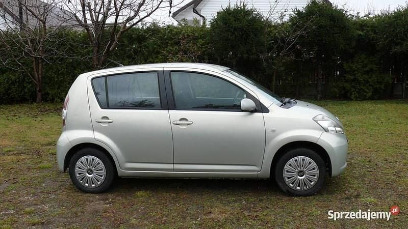 Złoty Używany 2007 Daihatsu Sirion Hatchback | 4800 zł - Obraz 1/4