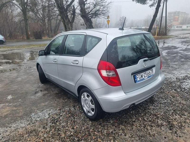 Używany Mercedes A160 95 KM (69 kW) 2010 Srebrny (metalik) Hatchback