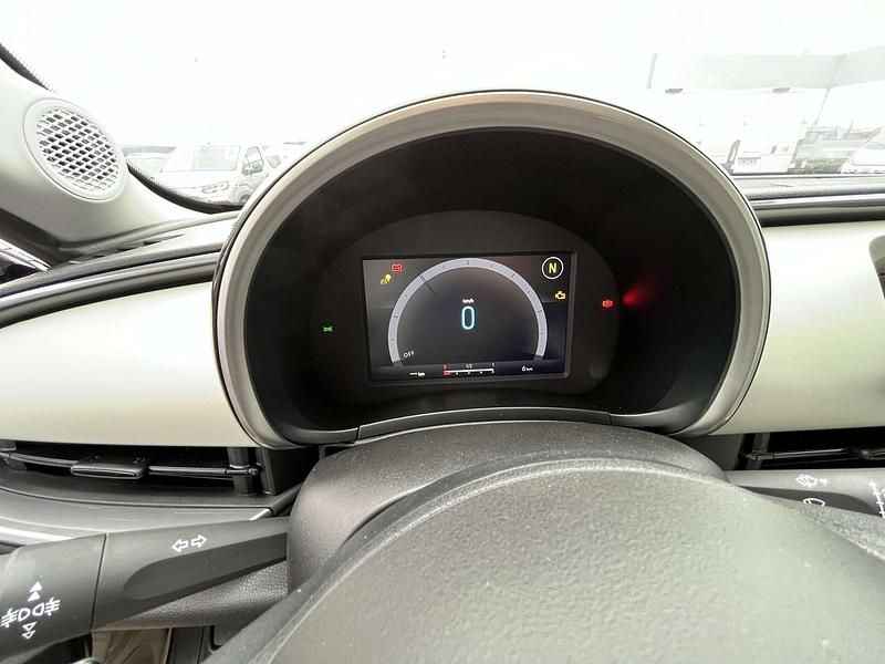 Nowe Fiat 600 La Prima 110 KM (80 kW) 2025 Lakier metalizowany kremowy cappucino z dachem w kolorze czarny cinema SUV