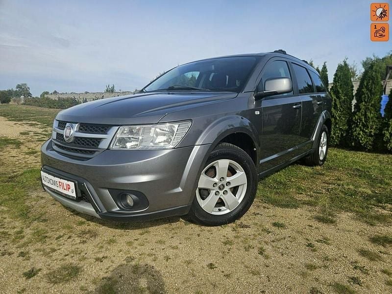 Szary Używany 2013 Fiat Freemont SUV | 35 900 zł (Uczciwa cena) - Obraz 1/4