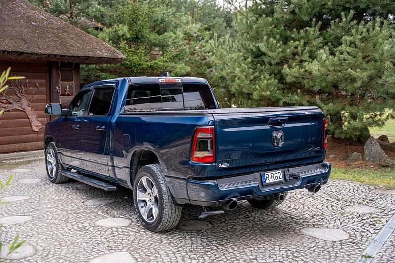 Używany RAM 1500 390 KM (286 kW) 2020 Niebieski ciemny (metalik) Pickup