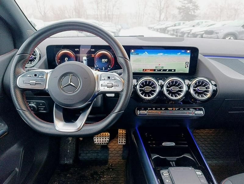 Używany Mercedes B200 163 KM (119 kW) 2022 Szary (metalik) Minivan