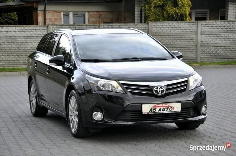 Czarny Używany 2014 Toyota Avensis Executive Kombi | 41 900 zł (Uczciwa cena) - Obraz 1/4