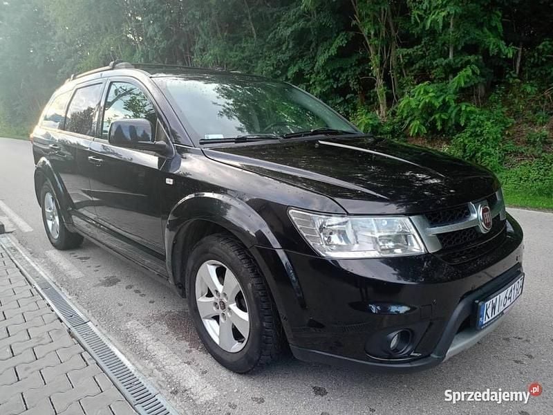 Czarny Używany 2011 Fiat Freemont SUV | 18 500 zł (Super Cena) - Obraz 1/4