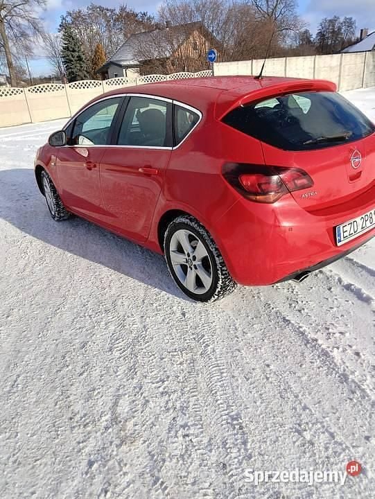 Używany Opel Astra 2010 Czerwony Hatchback