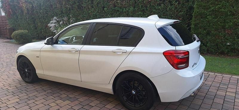 Biały Używany 2012 BMW 118 Hatchback | 30 100 zł (Uczciwa cena) - Obraz 1/4