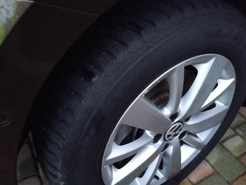 Używany VW Touran 2015 Brązowobeżowy Minivan