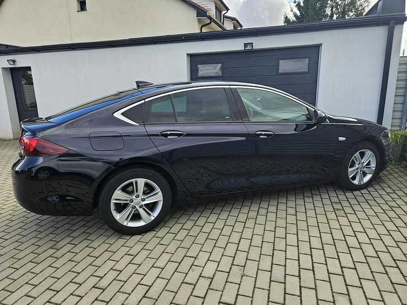 Używany Opel Insignia 136 KM (100 kW) 2017 Niebieski Hatchback
