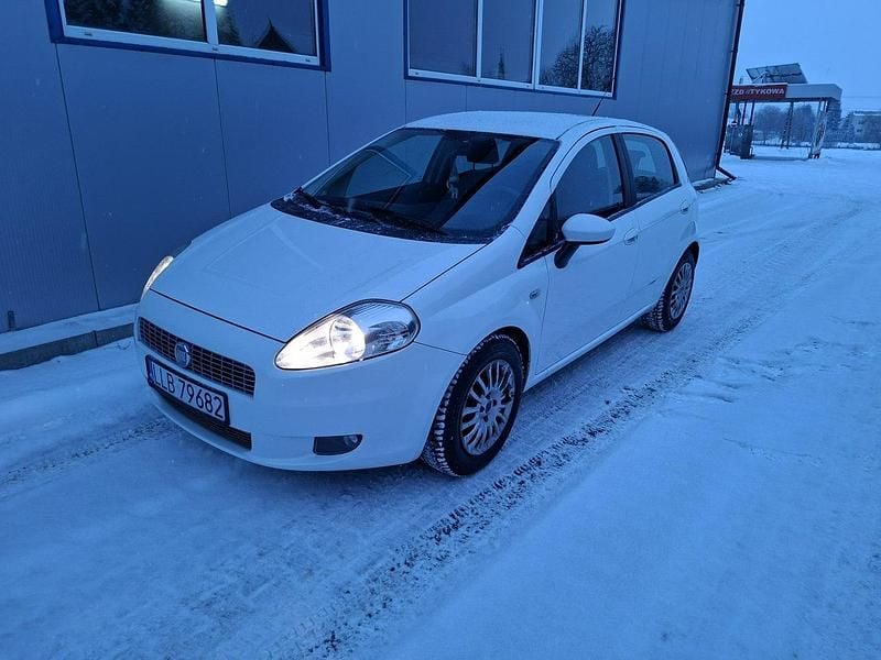 Biały Używany 2010 Fiat Grande Punto Hatchback | 8900 zł (Uczciwa cena) - Obraz 1/4