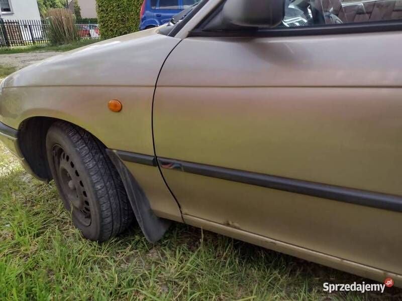 Złoty Używany 1998 Opel Astra Sedan/Limuzyna | 1400 zł (Dobra cena) - Obraz 1/4