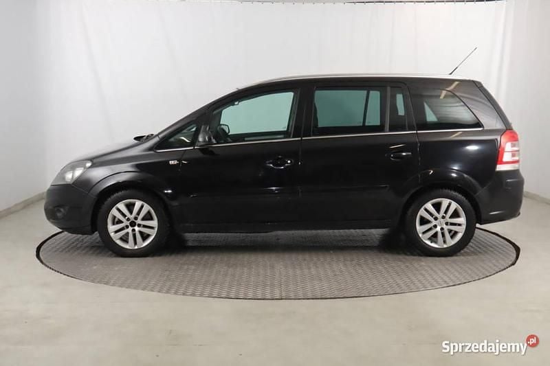 Używany Opel Zafira 2010 Czarny Minivan