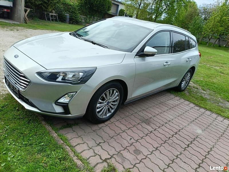 Używany Ford Focus 2022 Srebrny Kombi
