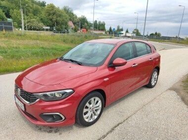 Czerwony Używany 2017 Fiat Tipo Hatchback | 35 700 zł (Uczciwa cena) - Obraz 1/4