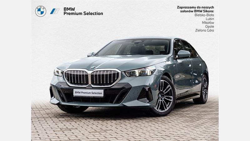Zielony cape york metalizowany Używany 2024 BMW 520 Comfort Edition Sedan/Limuzyna | 244 900 zł (Dobra cena) - Obraz 1/3