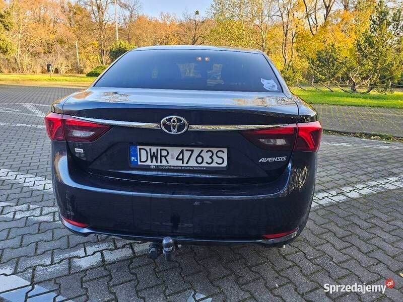 Używany Toyota Avensis 143 KM (105 kW) 2016 Granatowy Sedan/Limuzyna