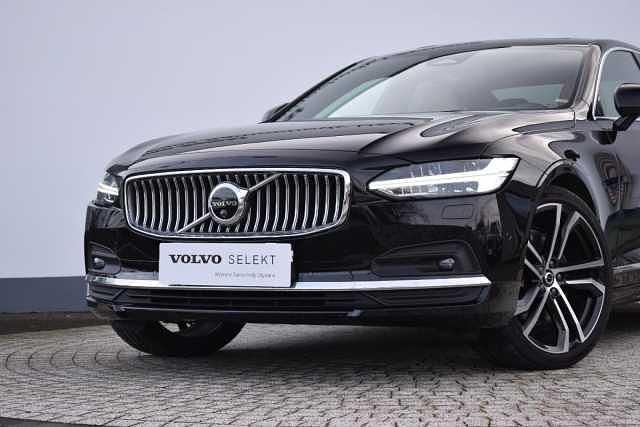 Używany Volvo S90 250 KM (183 kW) 2024 Czarny Sedan/Limuzyna