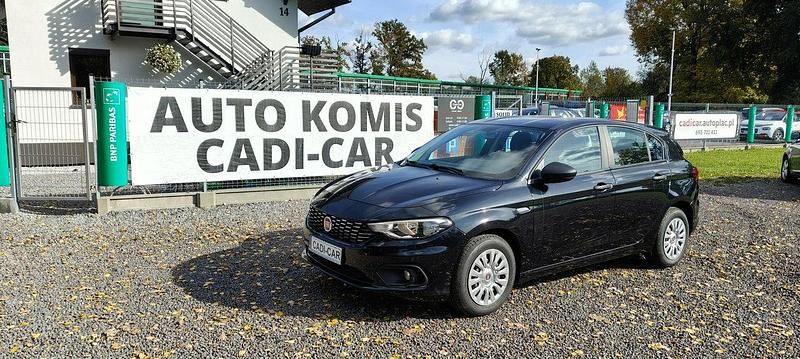 Czarny (metalik) Używany 2016 Fiat Tipo Hatchback | 33 900 zł (Uczciwa cena) - Obraz 1/4