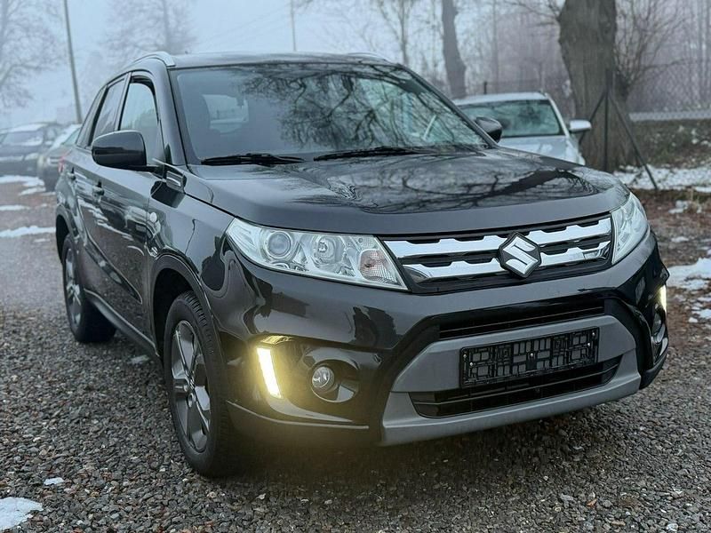 Używany Suzuki Vitara 120 KM (88 kW) 2017 Czarny (metalik) SUV