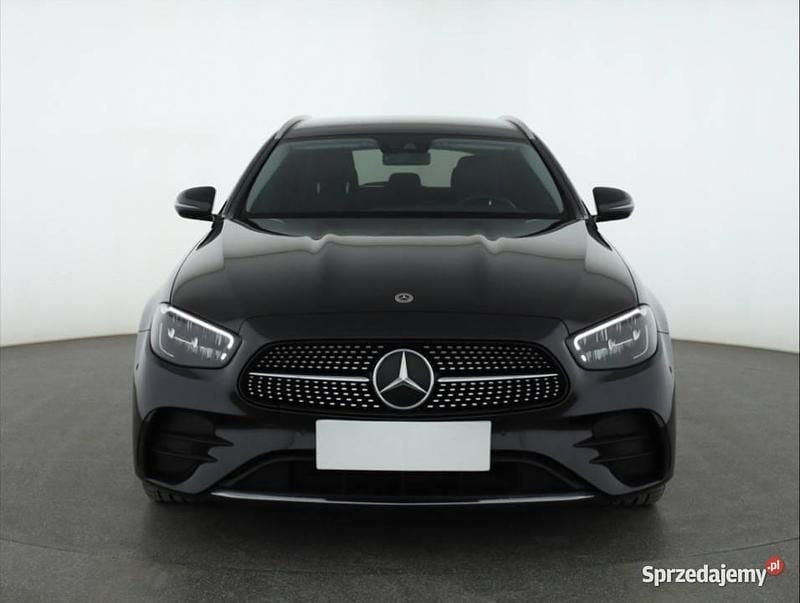 Używany Mercedes E220 194 KM (142 kW) 2021 Czarny Kombi