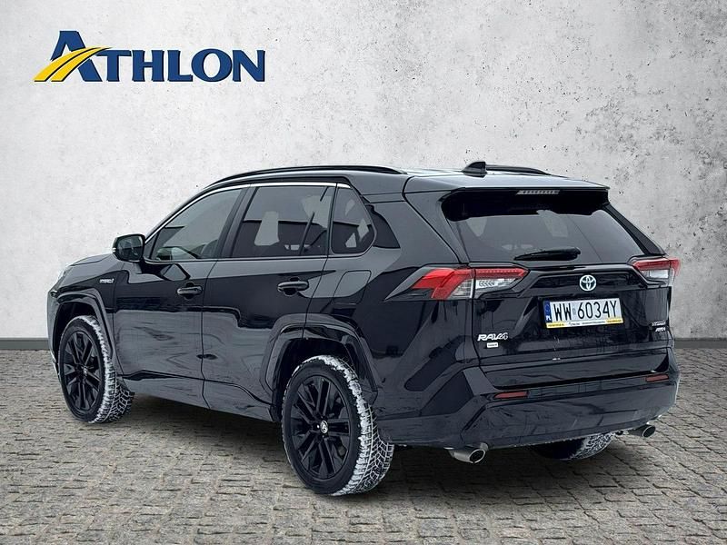 Używany Toyota RAV4 Hybrid 178 KM (130 kW) 2021 Czarny (metalik) SUV