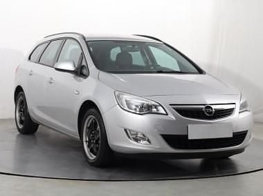 Używany Opel Astra 140 KM (102 kW) 2011 Srebrny Kombi