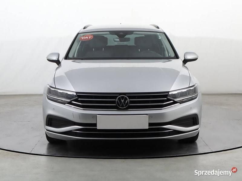 Używany VW Passat 150 KM (110 kW) 2021 Srebrny Kombi