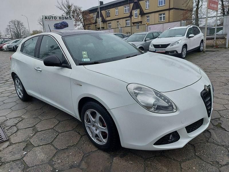 Biały Używany 2011 Alfa Romeo Giulietta Hatchback | 11 500 zł (Dobra cena) - Obraz 1/4
