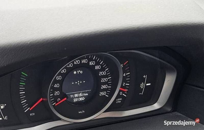 Używany Volvo V70 181 KM (133 kW) 2014 Czarny Kombi