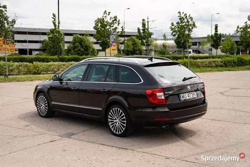 Brązowy Używany 2013 Skoda Superb LAURIN & KLEMENT Kombi | 54 900 zł (Dość drogi) - Obraz 1/4