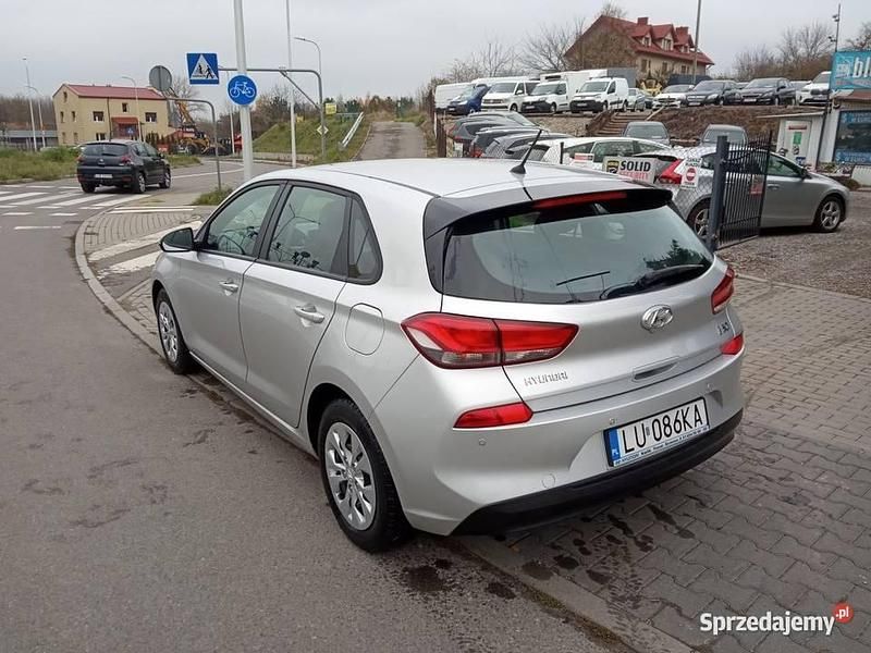 Używany Hyundai i30 100 KM (73 kW) 2019 Srebrny (metalik) Hatchback
