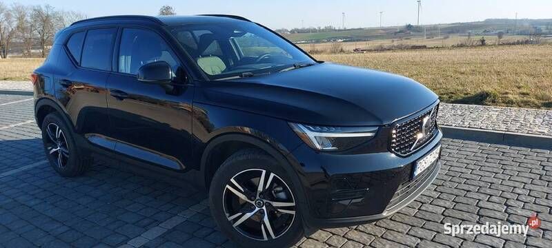 Używany 2024 Volvo XC40 SUV | 154 000 zł - Obraz 1/4