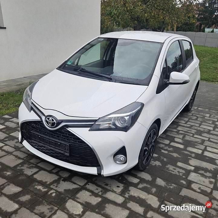Biały Używany 2015 Toyota Yaris Hatchback | 31 900 zł (Dobra cena) - Obraz 1/4