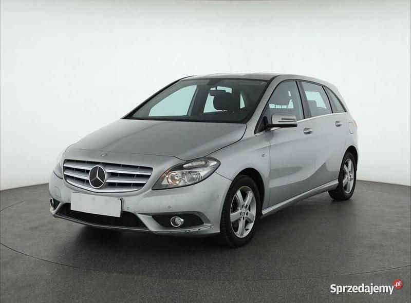 Używany Mercedes B180 122 KM (89 kW) 2011 Srebrny Minivan