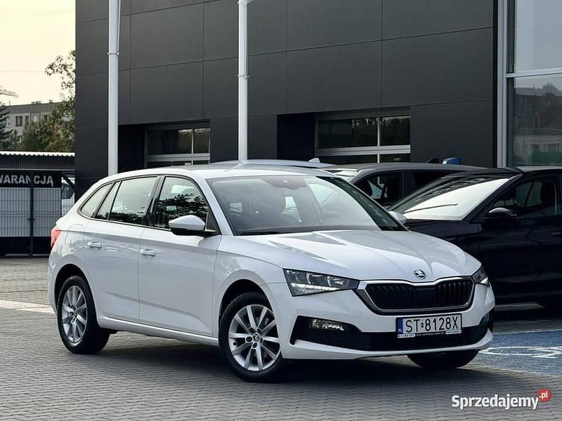 Biały Używany 2020 Skoda Scala Hatchback | 45 900 zł (Uczciwa cena) - Obraz 1/4